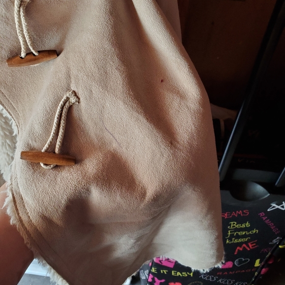 Super soft and warm sleeveless Pancho feminine - Picture 2 of 2